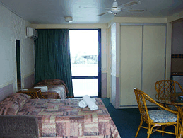 Club Surfers - Yarra Valley Accommodation