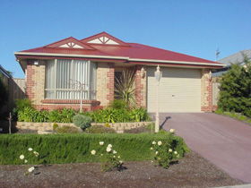 Lakeside Getaway - Yarra Valley Accommodation 0