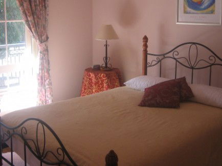 Lakeside Getaway - Yarra Valley Accommodation 3