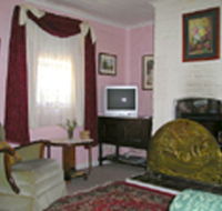 Hollyhock Cottage - Yarra Valley Accommodation