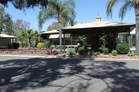 Lake Forbes Motel - Yarra Valley Accommodation 0