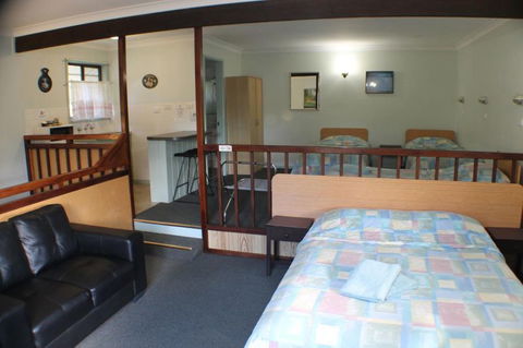 Lake Forbes Motel - Yarra Valley Accommodation 2