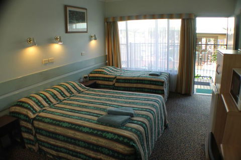 Lake Forbes Motel - Yarra Valley Accommodation 3