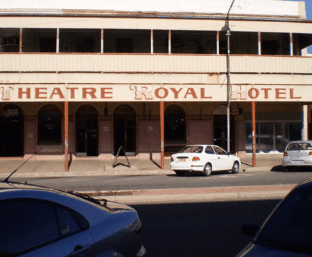 Theatre Royal Hotel - Yarra Valley Accommodation