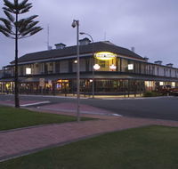 Grand Tasman Hotel - Yarra Valley Accommodation