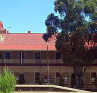 Peterborough Railway Hotel - Yarra Valley Accommodation