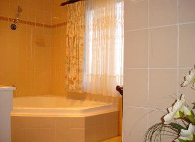 Lake Front Motel - Yarra Valley Accommodation 5