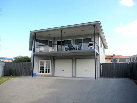 Lancelin Beach Breaks Holiday Accommodation - Yarra Valley Accommodation 0