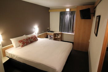 Ibis Newcastle - Yarra Valley Accommodation 6