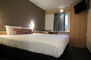 Ibis Newcastle - Yarra Valley Accommodation 11