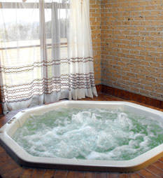 Lookout Motor Inn - Yarra Valley Accommodation 4