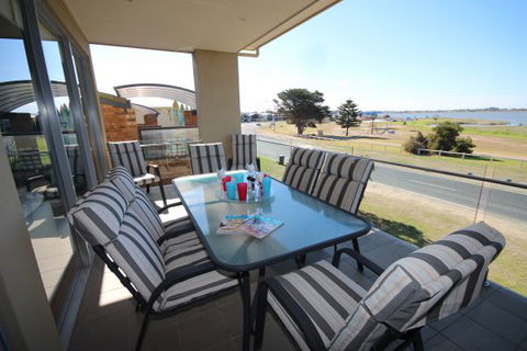 LJ Hooker Goolwa Holiday Rentals - 42 Underwood Avenue, Goolwa Beach - Yarra Valley Accommodation 1