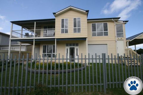 LJ Hooker Goolwa Holiday Rentals - 42 Underwood Avenue, Goolwa Beach - Yarra Valley Accommodation 4