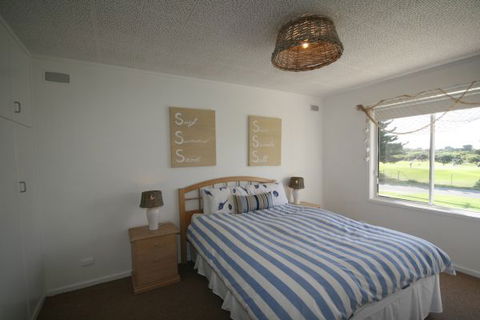 LJ Hooker Goolwa Holiday Rentals - 42 Underwood Avenue, Goolwa Beach - Yarra Valley Accommodation 9