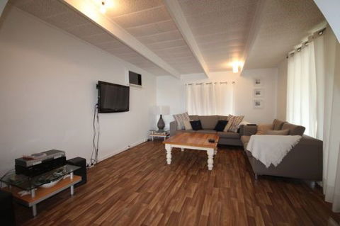 LJ Hooker Goolwa Holiday Rentals - 42 Underwood Avenue, Goolwa Beach - Yarra Valley Accommodation 10