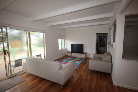 LJ Hooker Goolwa Holiday Rentals - 42 Underwood Avenue, Goolwa Beach - Yarra Valley Accommodation 12