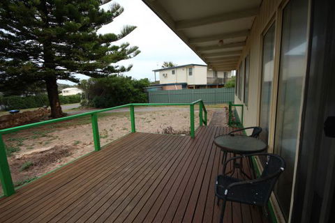 LJ Hooker Goolwa Holiday Rentals - 42 Underwood Avenue, Goolwa Beach - Yarra Valley Accommodation 15
