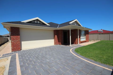 LJ Hooker Goolwa Holiday Rentals - 42 Underwood Avenue, Goolwa Beach - Yarra Valley Accommodation 16