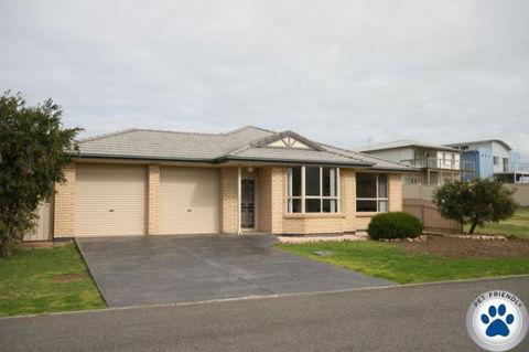 LJ Hooker Goolwa Holiday Rentals - 42 Underwood Avenue, Goolwa Beach - Yarra Valley Accommodation 20