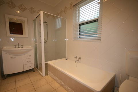LJ Hooker Goolwa Holiday Rentals - 42 Underwood Avenue, Goolwa Beach - Yarra Valley Accommodation 26