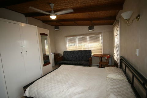 LJ Hooker Goolwa Holiday Rentals - 42 Underwood Avenue, Goolwa Beach - Yarra Valley Accommodation 27