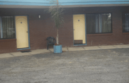Rainbow Motor Lodge Pot Of Gold - Yarra Valley Accommodation 1