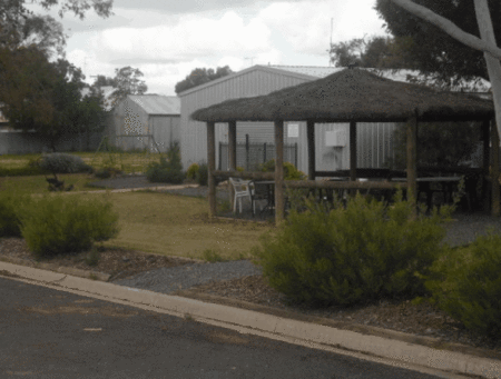 Rainbow Motor Lodge Pot Of Gold - Yarra Valley Accommodation 2