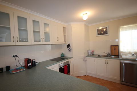 LJ Hooker Goolwa Holiday Rentals - 12 Willmett Road, Goolwa Beach - Yarra Valley Accommodation 1
