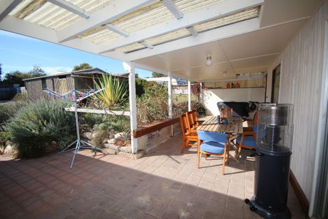 LJ Hooker Goolwa Holiday Rentals - 12 Willmett Road, Goolwa Beach - Yarra Valley Accommodation 3