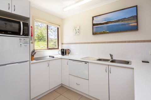 Lakeside Townhouse - Yarra Valley Accommodation 1