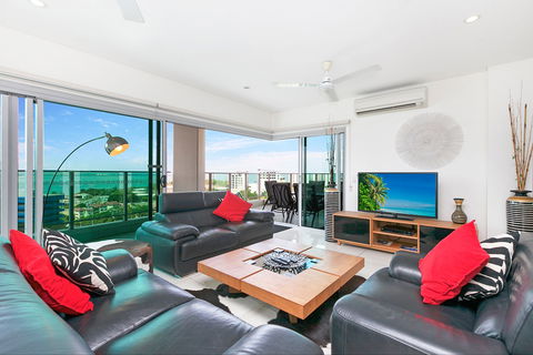 Beachlife Sands 3 Bedroom Harbour View Apartment - Yarra Valley Accommodation 1