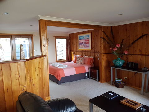 Bed In The Treetops - Yarra Valley Accommodation 1
