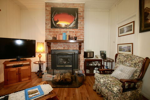 Tenterfield Luxury Historic Cottage - Yarra Valley Accommodation 2
