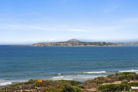 Chiton On The Rocks - Breathtaking Panoramic Coastal Views - Yarra Valley Accommodation 1