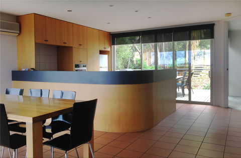 Dlux + Escape @ 83 Great Ocean Road Apartments Lorne - Yarra Valley Accommodation 1