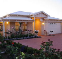Sussex on Willis Cove Bed and Breakfast - Yarra Valley Accommodation