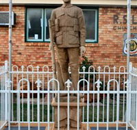 Soldier Statue Memorial Chinchilla - Yarra Valley Accommodation