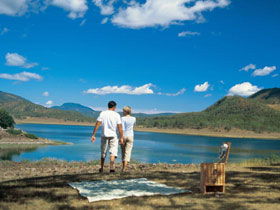 Lake Maroon - Yarra Valley Accommodation 0