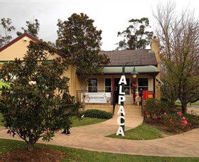 Australian Alpaca Barn - Hunter Valley Gardens - Yarra Valley Accommodation 0