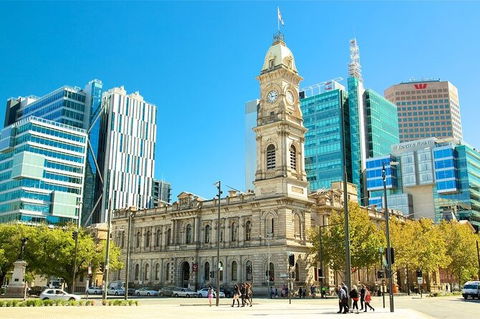 Adelaide Airport Transfers : Adelaide City To Airport ADL In Luxury Van - Yarra Valley Accommodation 7