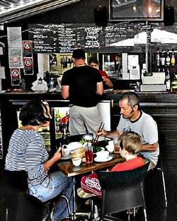 Annandale Hotel - Yarra Valley Accommodation 1