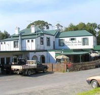 Robin Hood Hotel - Yarra Valley Accommodation