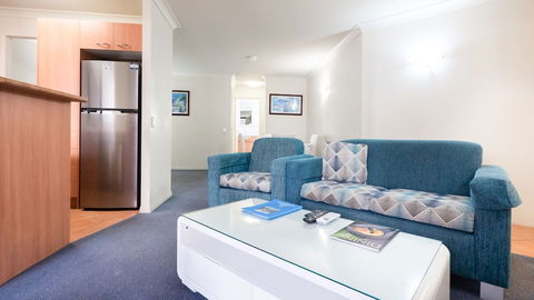 Burleigh On The Beach Holiday Apartments - Yarra Valley Accommodation 6