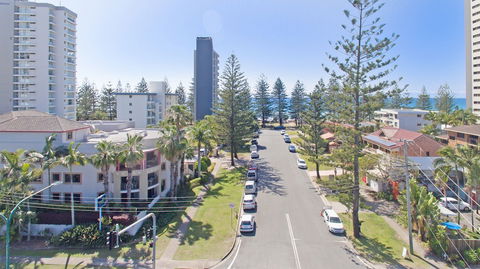Burleigh On The Beach Holiday Apartments - Yarra Valley Accommodation 0