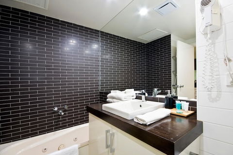 Lorne Bay View Motel - Yarra Valley Accommodation 3