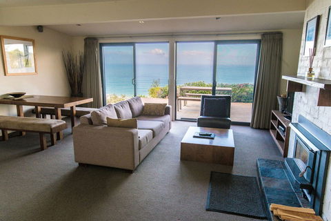 Beacon Point Ocean View Villas - Yarra Valley Accommodation 3