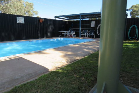 Bishops Lodge Narrandera - Yarra Valley Accommodation 5