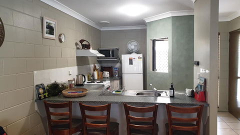 A City Retreat 2BR Apartment Reid Park Townsville - Yarra Valley Accommodation 6
