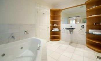 Lakeside Suites 2 - Yarra Valley Accommodation 0