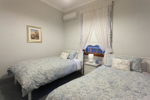 Rawsons Retreat Five Bedroom Home Walk CBD Includes Breakfast - Yarra Valley Accommodation 2